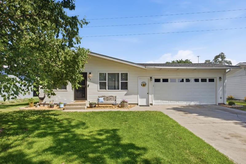 428 Brook Ave, Moorhead, MN 56560