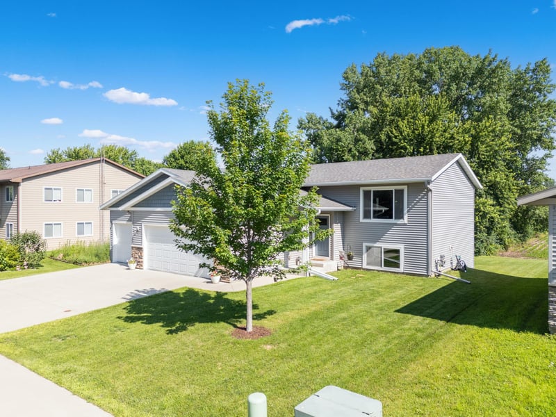 805 6th St NE, Stewartville, MN 55976