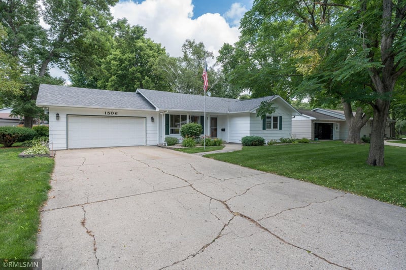 1506 James Dr, North Mankato, MN 56003