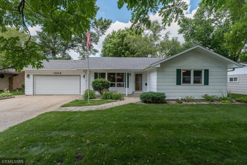1506 James Dr, North Mankato, MN 56003
