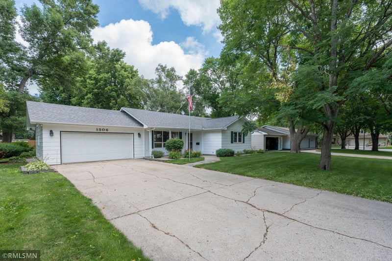 1506 James Dr, North Mankato, MN 56003