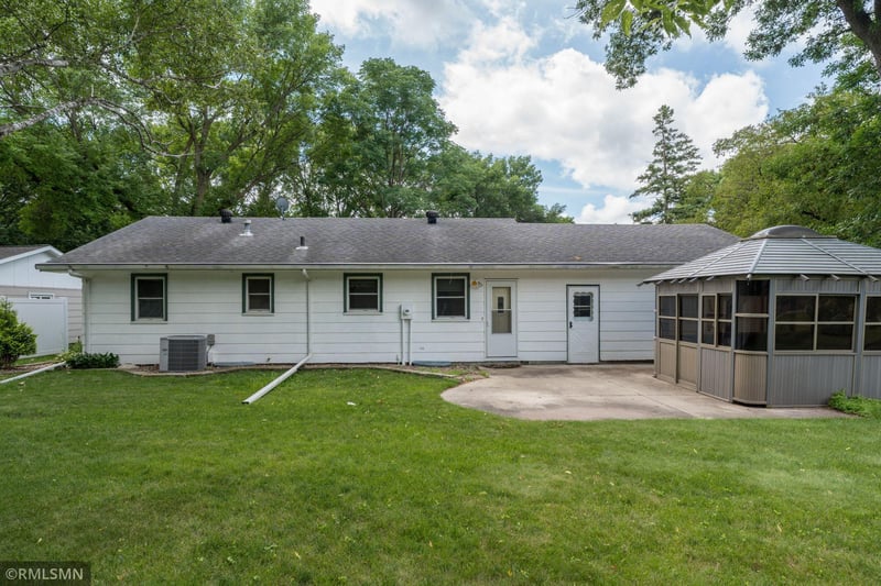 1506 James Dr, North Mankato, MN 56003