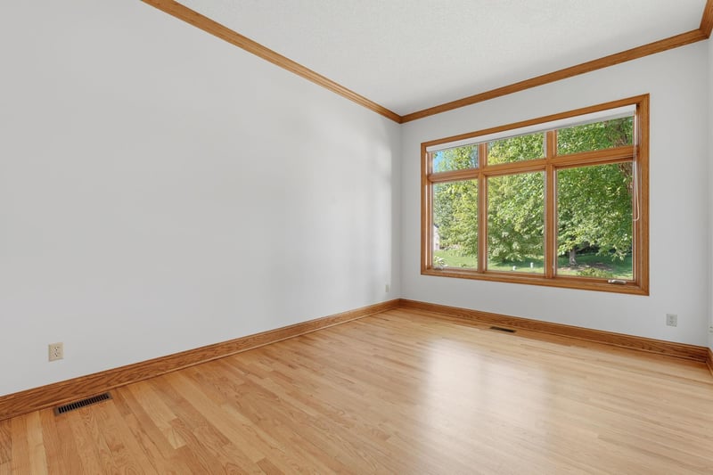 9272 Duckwood Trl, Woodbury, MN 55125