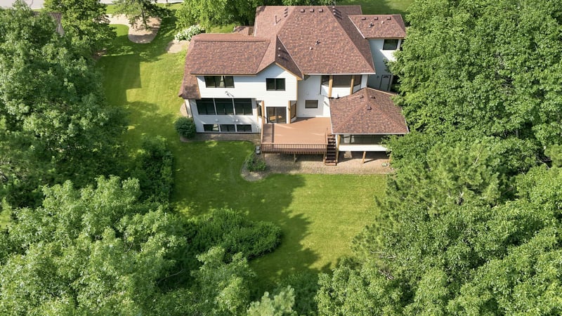 9272 Duckwood Trl, Woodbury, MN 55125