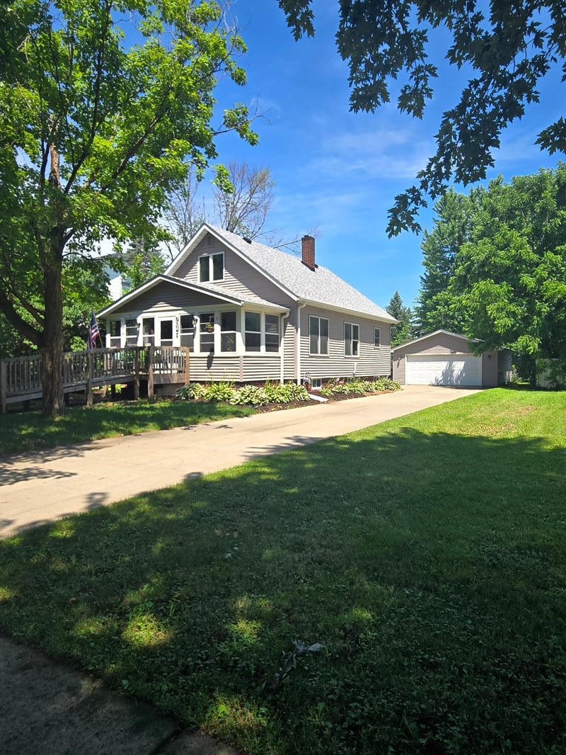 704 Broadway St, Cleveland, MN 56017