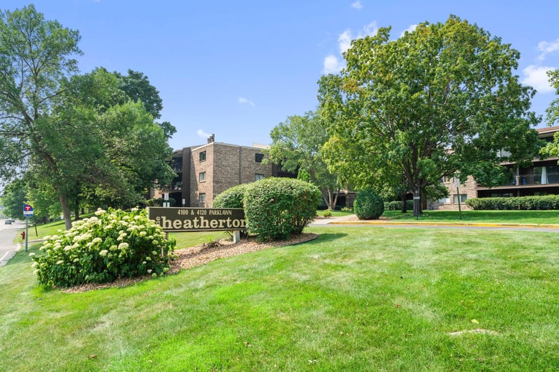 4120 Parklawn Ave #231, Edina, MN 55435