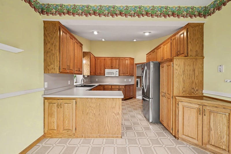 3028 Highpointe Curve, Roseville, MN 55113