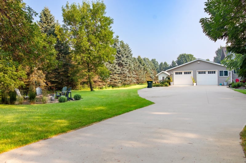 12480 212th Ave NE, New London, MN 56273