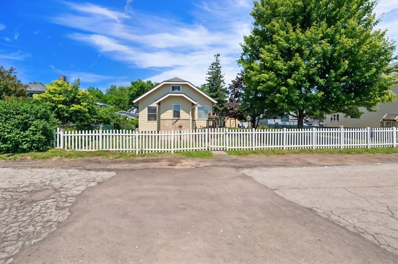 3209 Chestnut St, Duluth, MN 55806