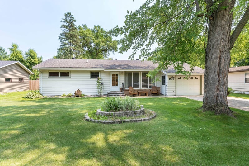 908 N 1st Ave, Fergus Falls, MN 56537