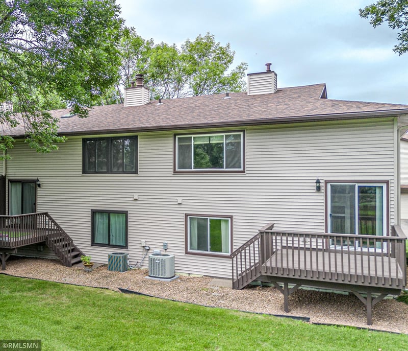 8824 N Maplebrook Ct, Brooklyn Park, MN 55445