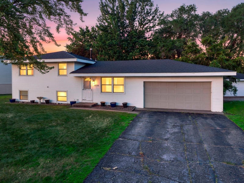 3525 Bryant Ave, Anoka, MN 55303
