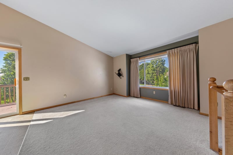 1320 S Trail Dr, Faribault, MN 55021