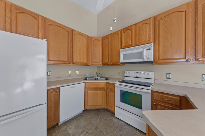 1320 S Trail Dr, Faribault, MN 55021