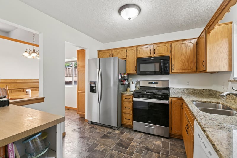 723 Sunwood Park Dr, Waite Park, MN 56387