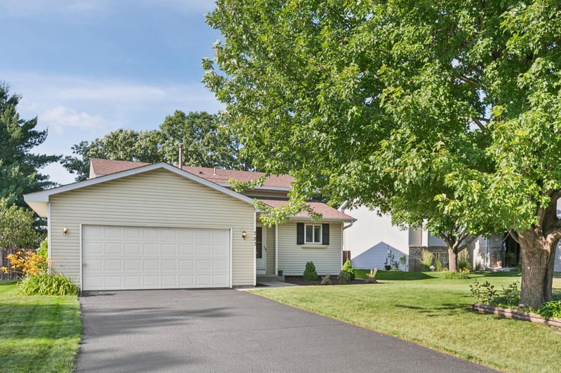 723 Sunwood Park Dr, Waite Park, MN 56387