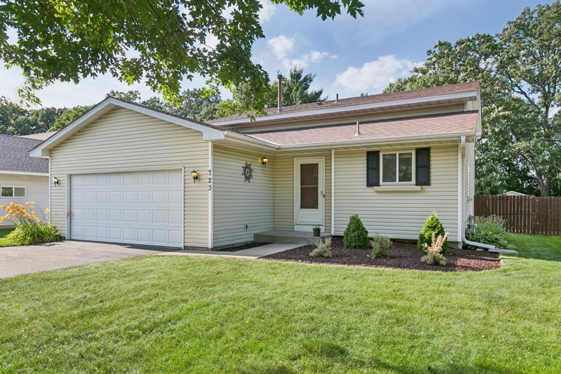 723 Sunwood Park Dr, Waite Park, MN 56387