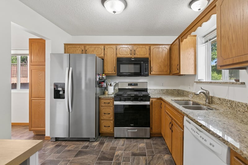 723 Sunwood Park Dr, Waite Park, MN 56387