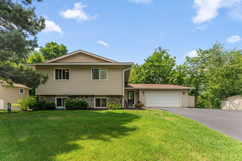 16320 Lake Ridge Dr, Maple Grove, MN 55311