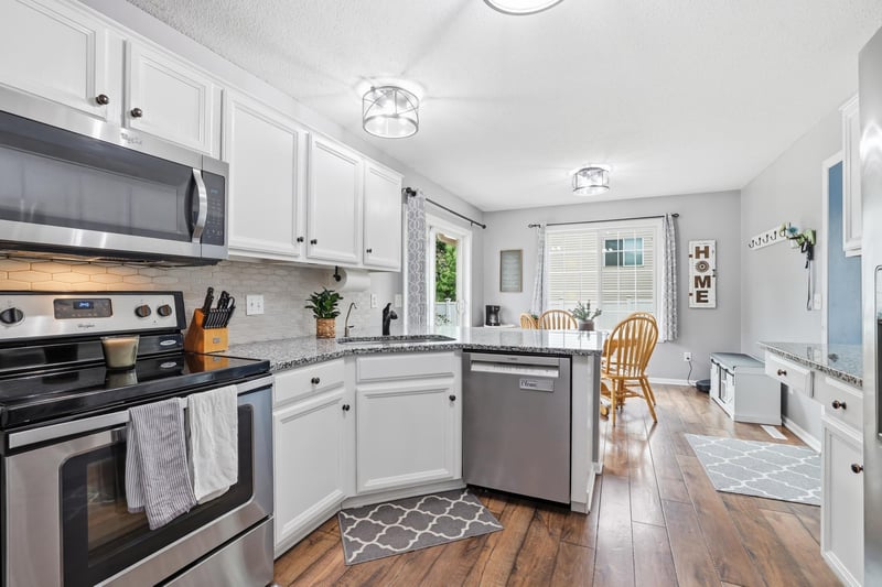 717 Heritage Ln, Belle Plaine, MN 56011
