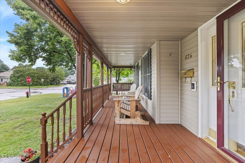 624 S 7th St, Lake City, MN 55041
