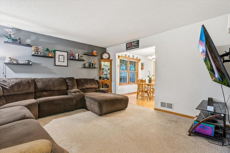 624 S 7th St, Lake City, MN 55041