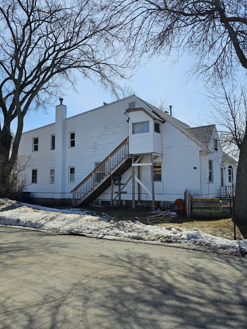 630 10th St N, Moorhead, MN 56560