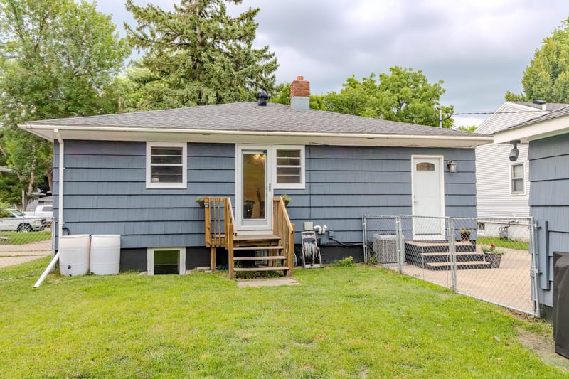 421 S 18th St S, Moorhead, MN 56560