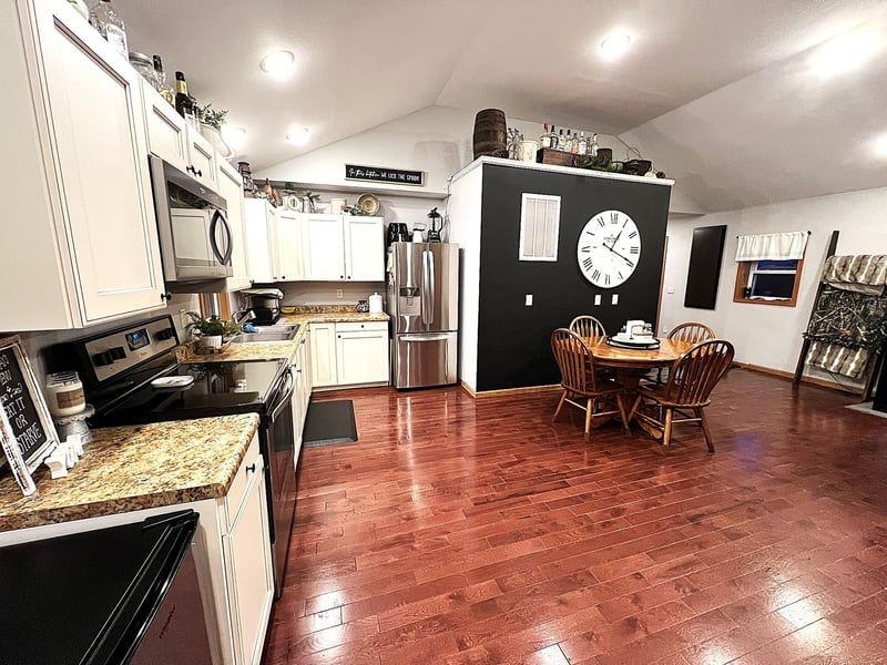 420 Oakwood St, Millville, MN 55957