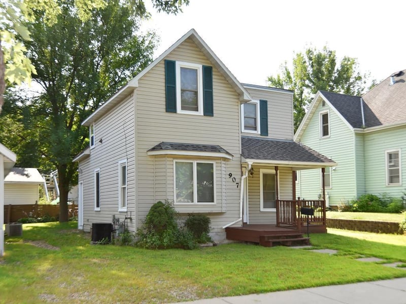 907 2nd Ave NW, Faribault, MN 55021