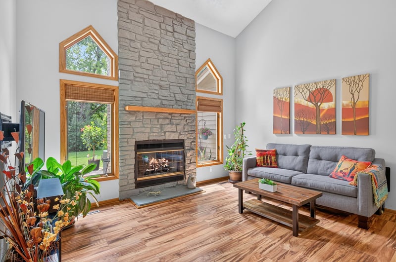 13125 Gemstone Ct, Apple Valley, MN 55124