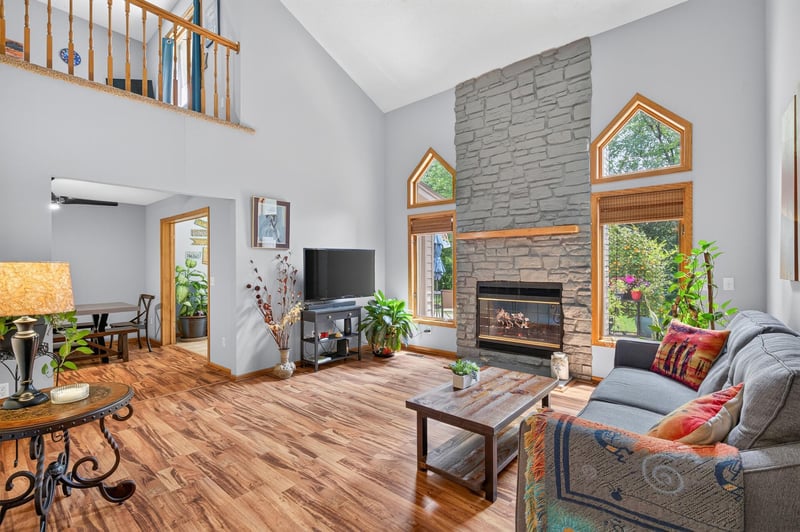 13125 Gemstone Ct, Apple Valley, MN 55124