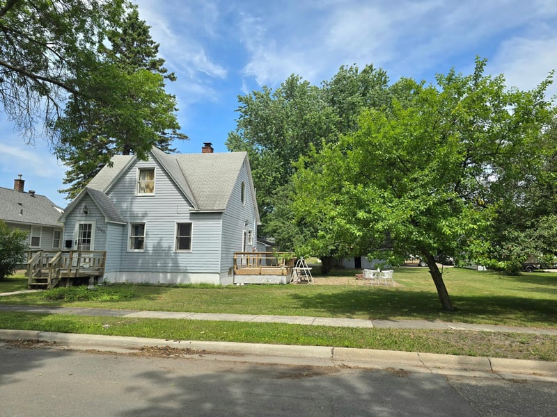 1020 8th St, International Falls, MN 56649