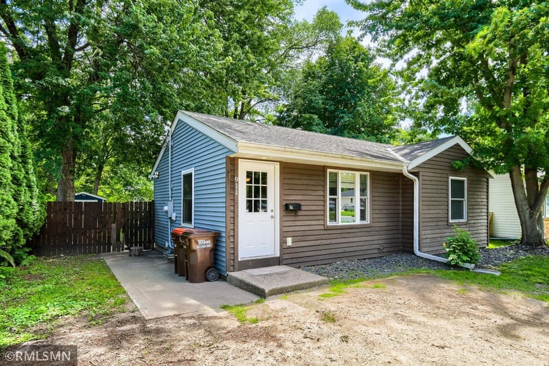 911 5th St W, Hastings, MN 55033