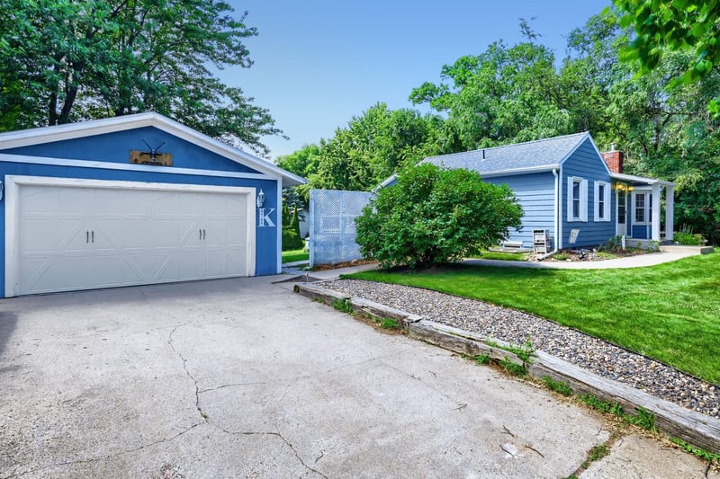 5745 Babcock Trl, Inver Grove Heights, MN 55077