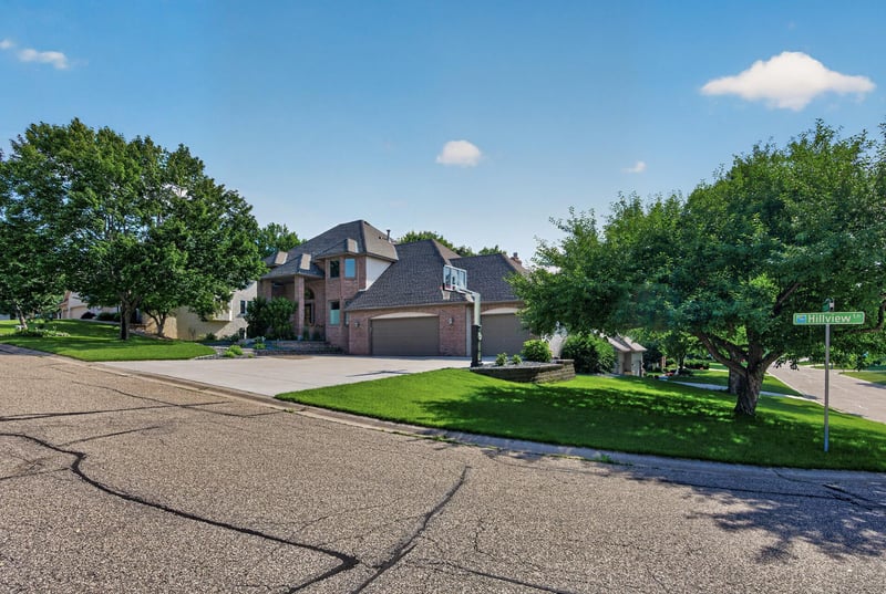 4283 Hillview Ln, Vadnais Heights, MN 55127