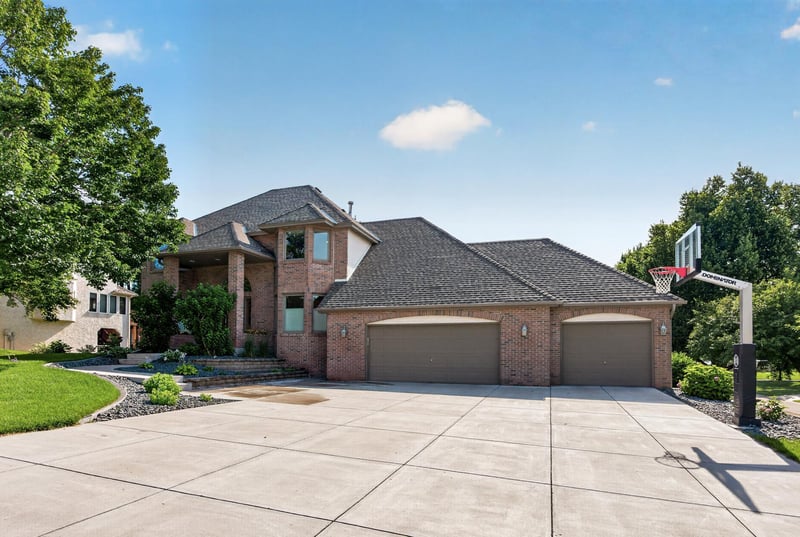 4283 Hillview Ln, Vadnais Heights, MN 55127