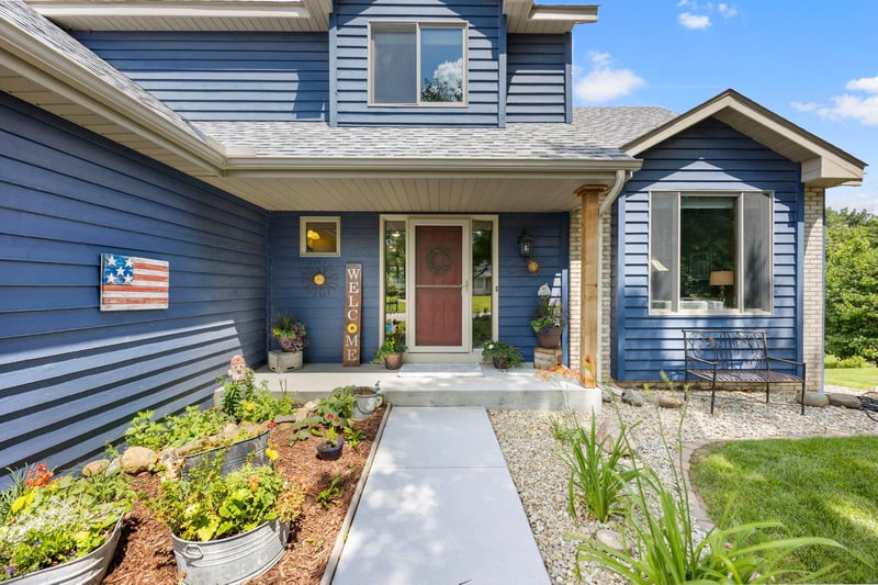 17633 Iberia Ave, Lakeville, MN 55044