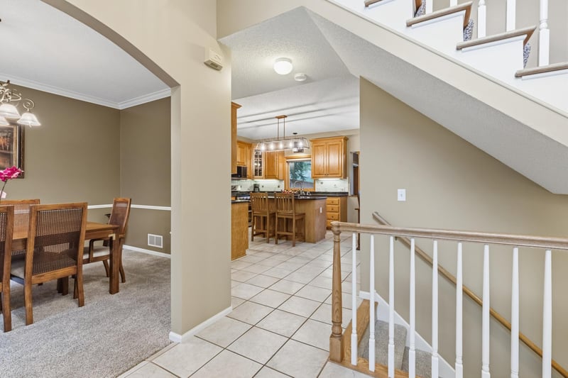 14809 White Oak Dr, Burnsville, MN 55337