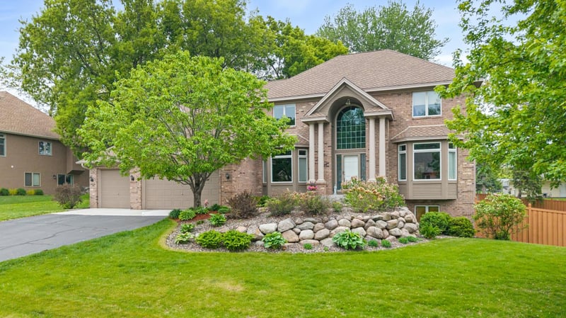 14809 White Oak Dr, Burnsville, MN 55337