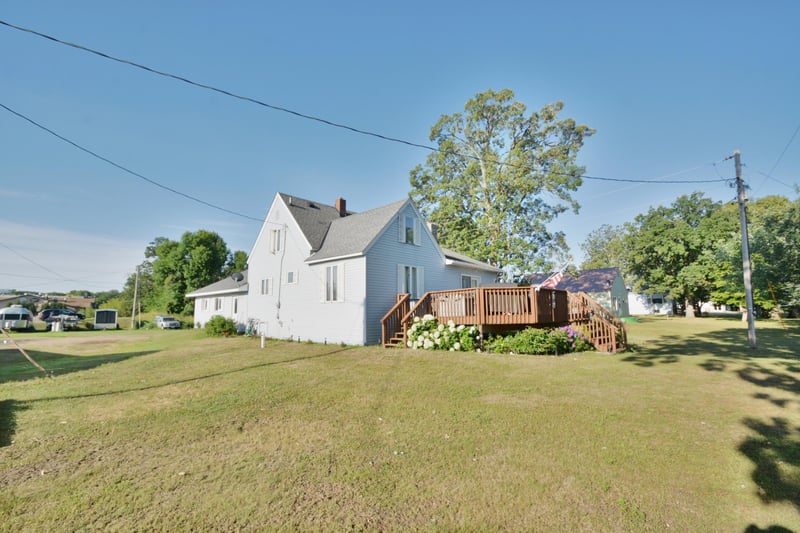 9479 Madison St, Garrison, MN 56450