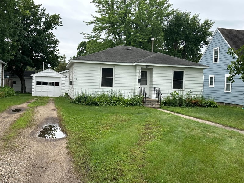 319 Langford St, Detroit Lakes, MN 56501