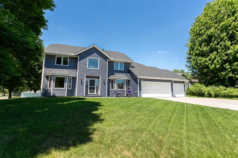 247 Pendryn Hill Cir, Woodbury, MN 55125