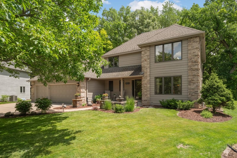 4824 Whispering Ct, Eagan, MN 55122