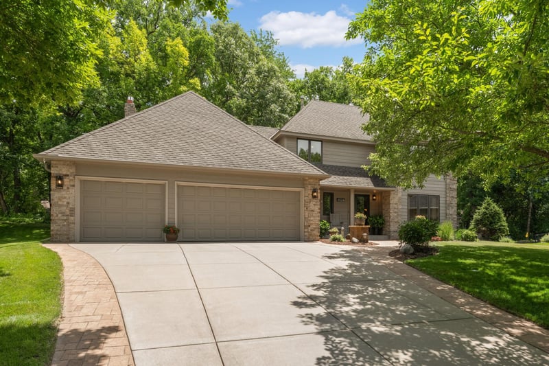 4824 Whispering Ct, Eagan, MN 55122