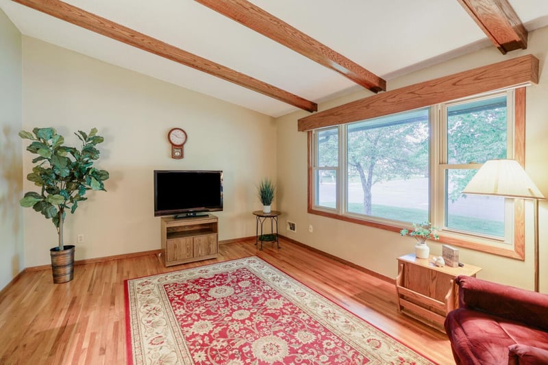 1800 Pine St, Hastings, MN 55033