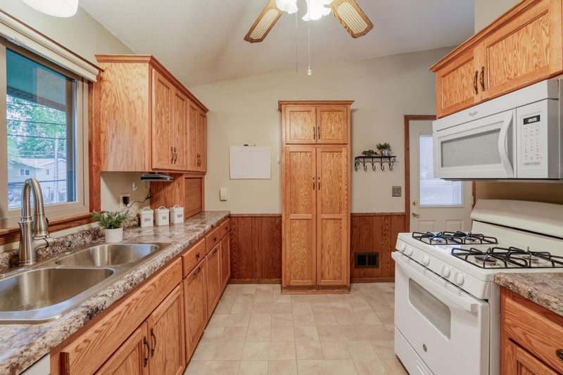 1800 Pine St, Hastings, MN 55033