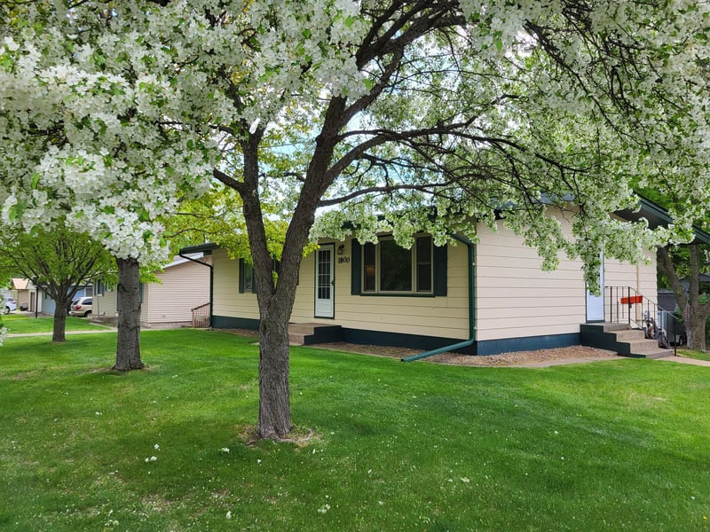 1800 Pine St, Hastings, MN 55033