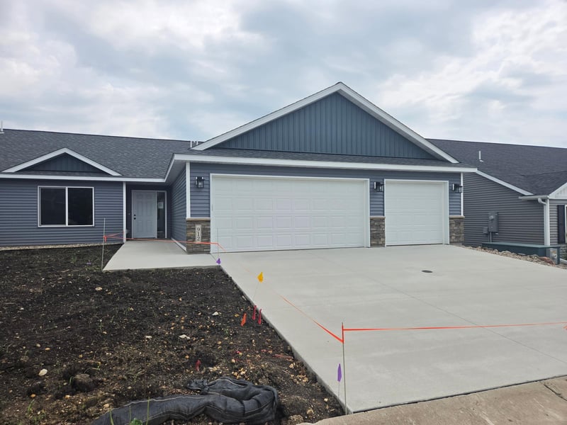 912 Katelyn Cir NE, Montgomery, MN 56069