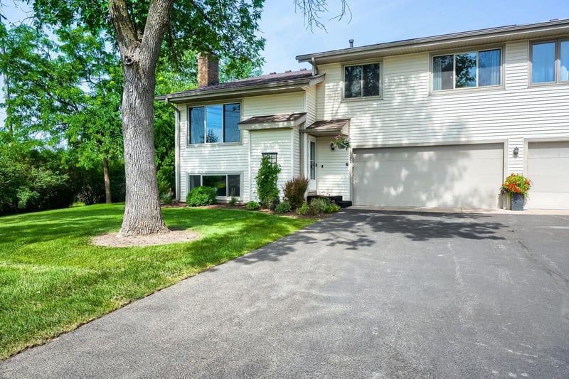 1032 1st St, Farmington, MN 55024